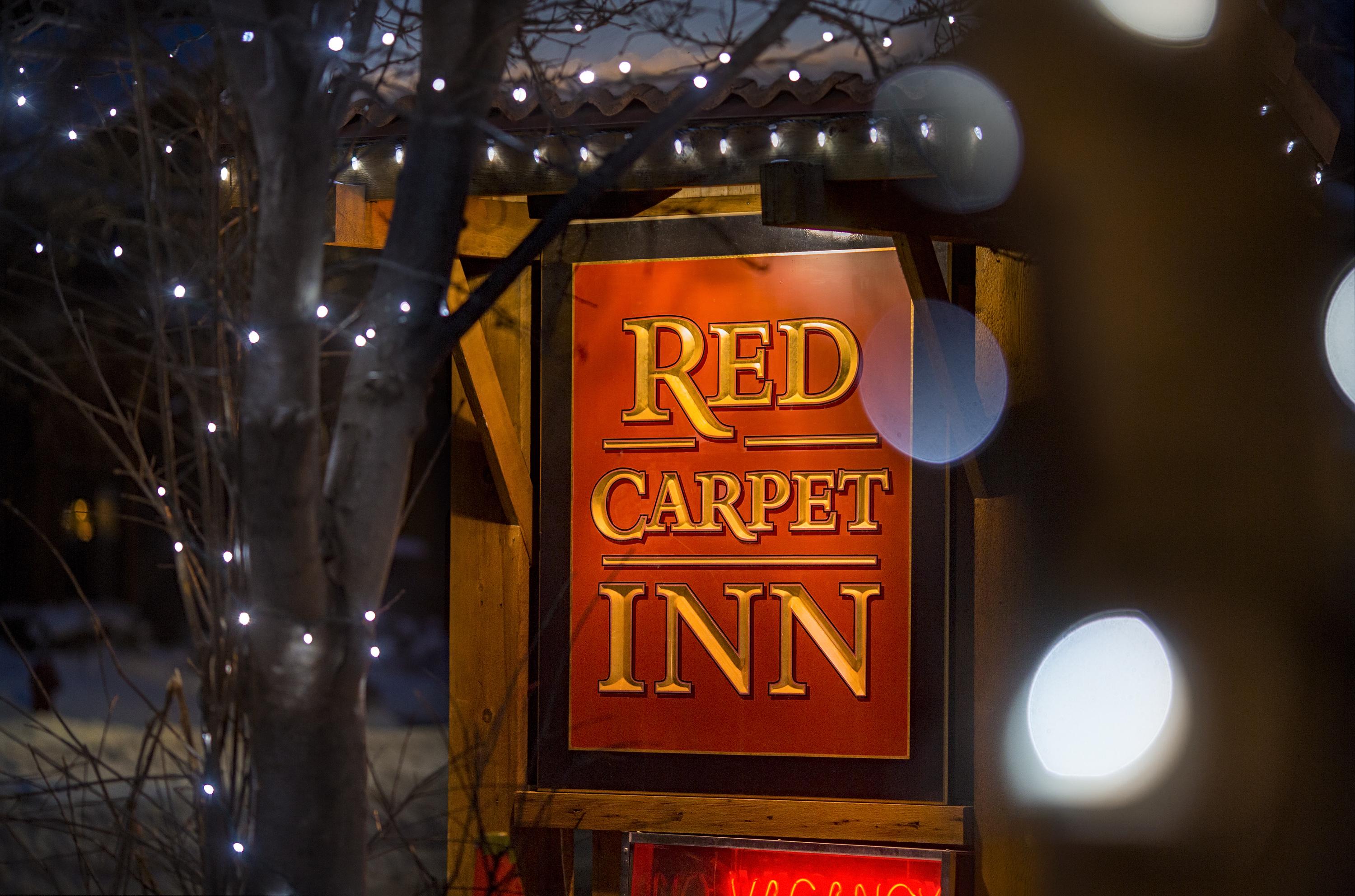 Red Carpet Inn Banff Exterior photo